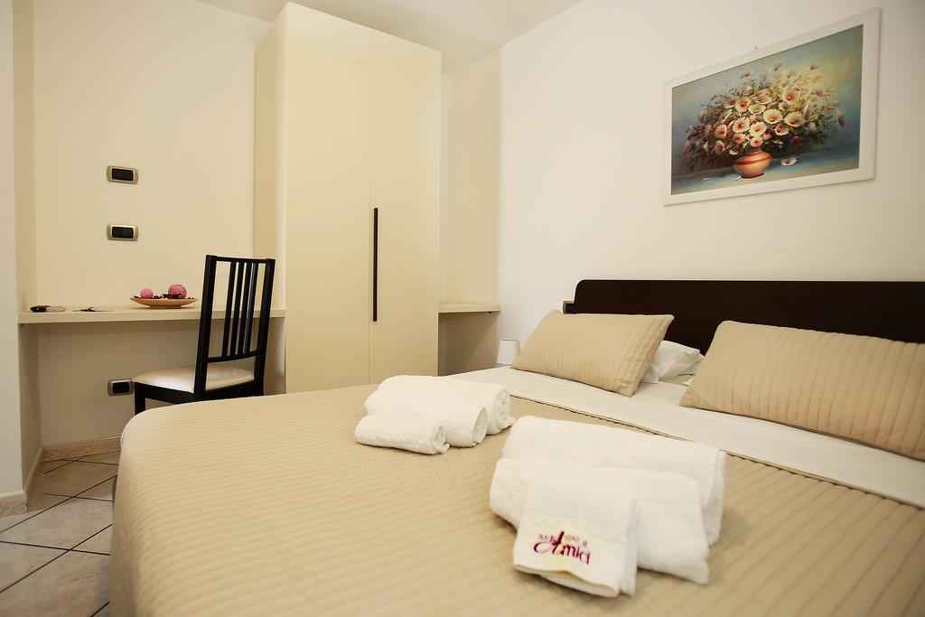 B&B A Casa Di Amici Giardini Naxos Luaran gambar