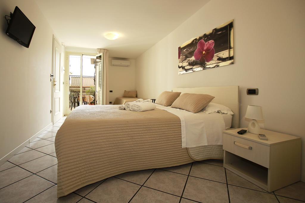 B&B A Casa Di Amici Giardini Naxos Luaran gambar