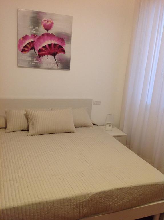 B&B A Casa Di Amici Giardini Naxos Bilik gambar